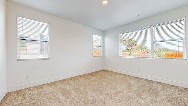 Building Photo - Beautiful and Bright 3 Bedroom 2.5 Bathroom Home with 2 Car Tandem Garage! PG&E Included!