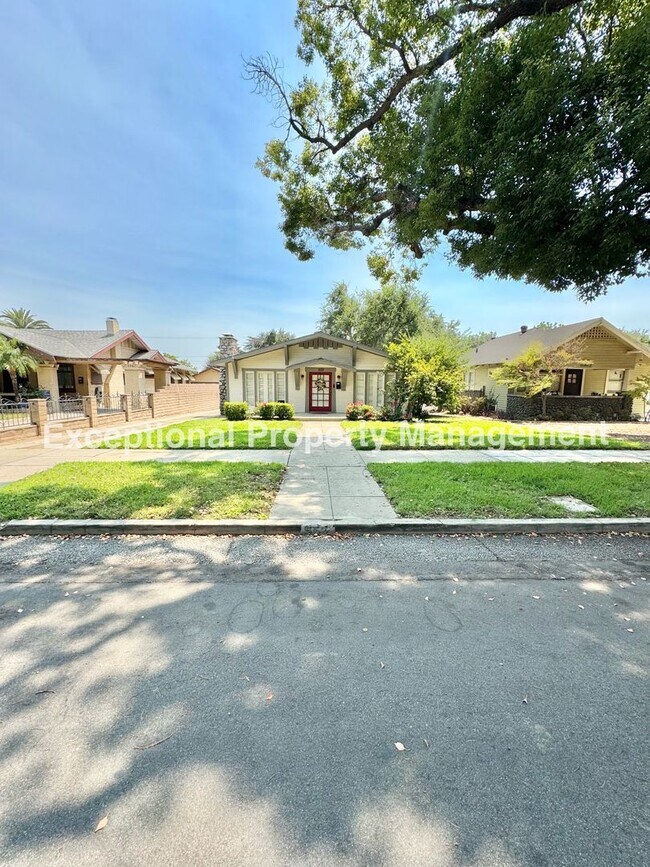Building Photo - Great 2 bed 1 bath Craftsman home!