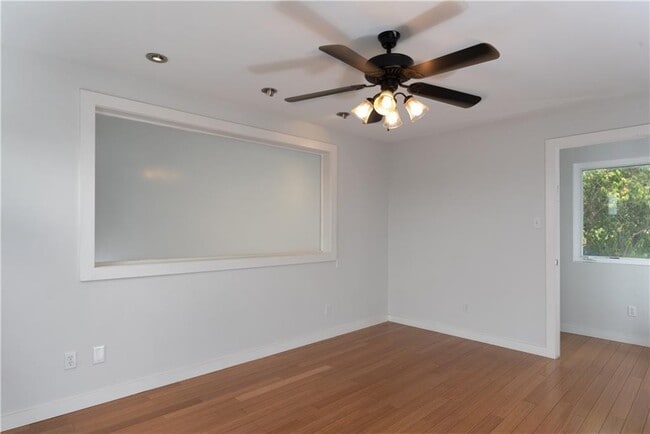 Building Photo - 1408 W 51st St