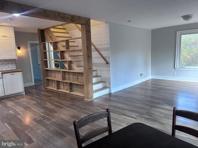 Building Photo - 132 Pinecrest Ln