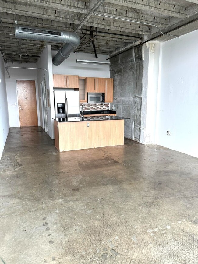 Building Photo - STUDIO LOFT