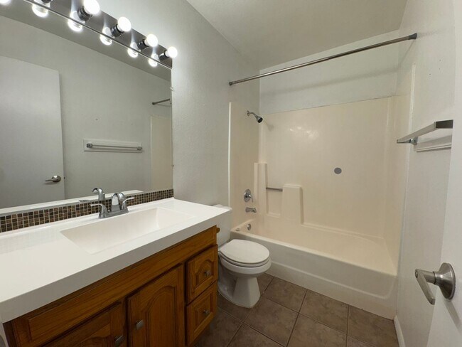 Building Photo - 1405 Riley Dr