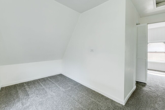 Building Photo - 325 Alice St