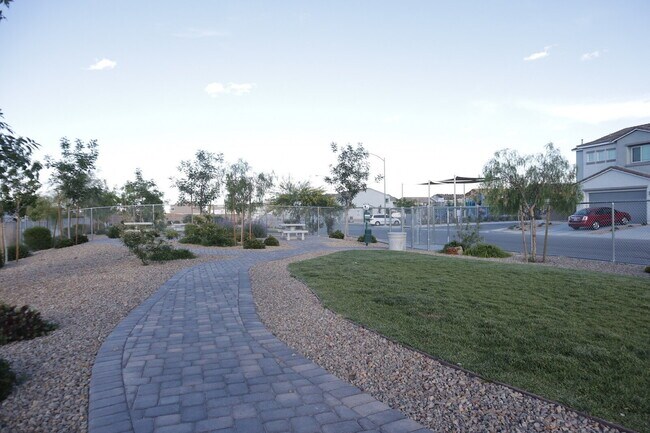 Building Photo - 3 BED 3 BATH 2 CAR GARAGE TOWNHOUSE W/ PRIVATE YARD, LOFT & BEDROOM DOWNSTAIRS IN GATED COMMUNITY...