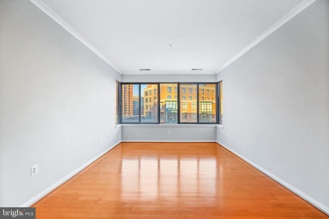 Building Photo - 2220 Fairfax Dr