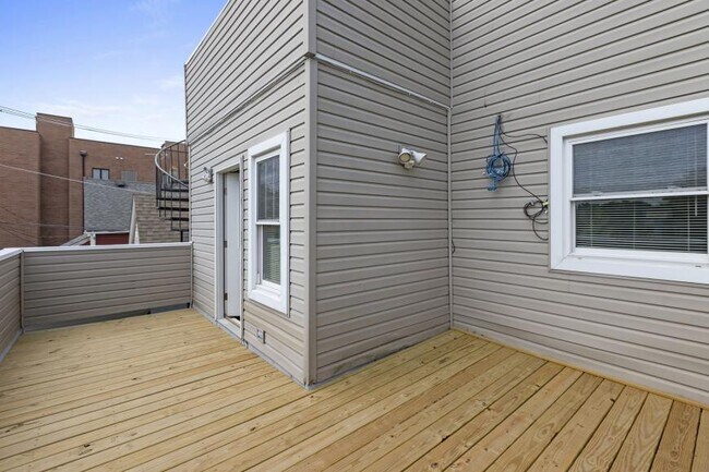 Building Photo - 1 bedroom in Chicago IL 60618