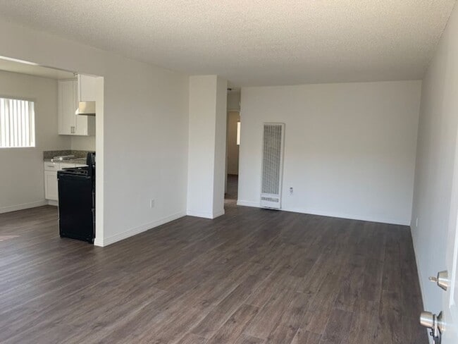 Building Photo - brookhurst15660