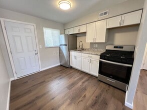 Building Photo - 524 Rockdale Ave