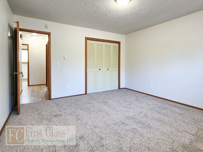 Building Photo - 1117 NE 181st Ave