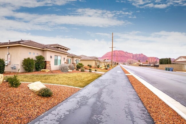 Building Photo - Red Mountain Jewel!  WITH SOLAR PANELS!!
