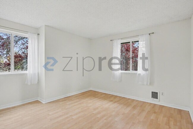 Building Photo - 5160 SW 180th Ave