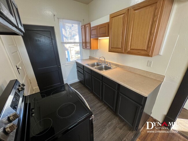 Building Photo - 3 Bedroom, 1 Bathroom Single Family House