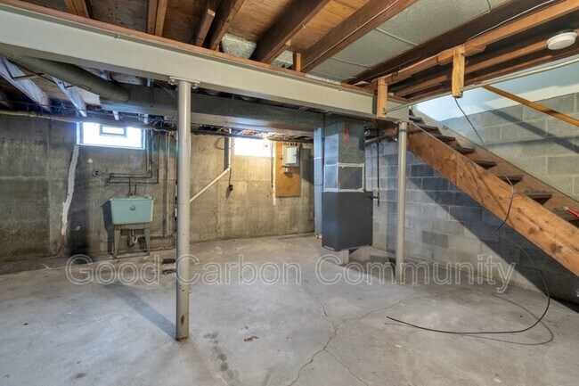 Building Photo - 56 Janice St