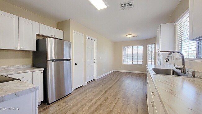 Building Photo - 3933 N 125th Dr