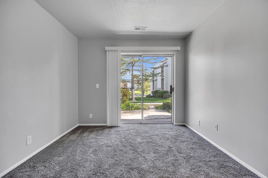 Building Photo - 1044 E Quail Park Dr