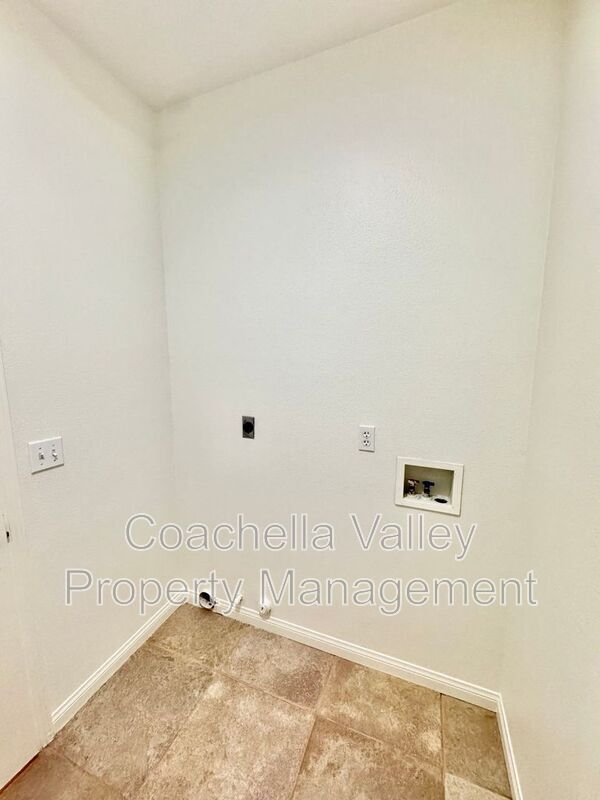 Building Photo - 74091 Daisy Ln