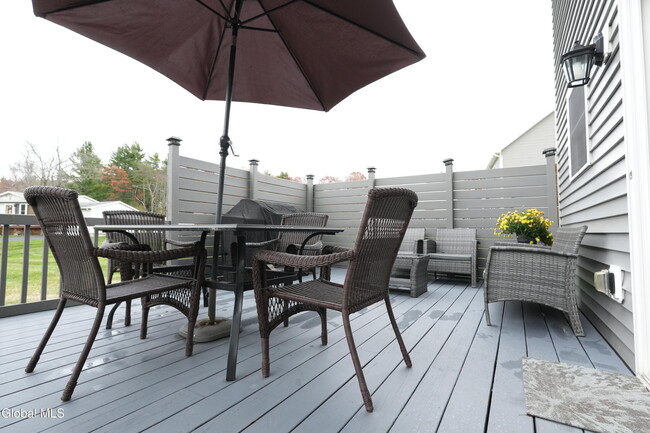 Building Photo - 1 Haywood Ln