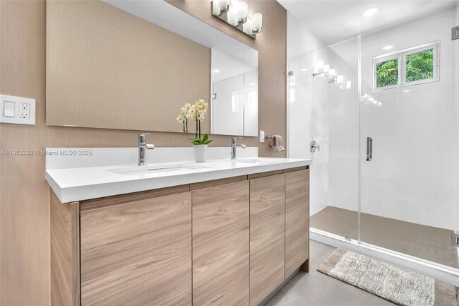 Building Photo - 3167 SW 25th St