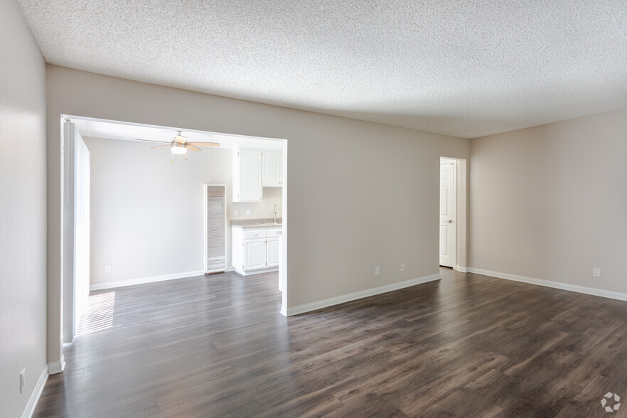 1BR, 1BA - 820 SF - 143 Pacific Pointe South Apartments