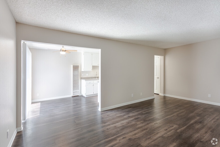 1BR, 1BA - 820 SF - Pacific Pointe South