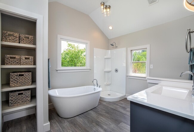 Building Photo - Fantastic 1930s Cottage - Renovated Top to Bottom