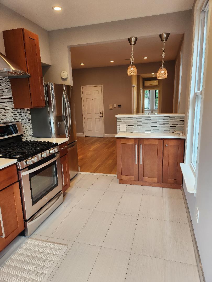 Building Photo - 54 Hausman St
