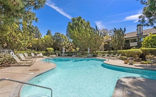 Building Photo - 2526 W MacArthur Blvd