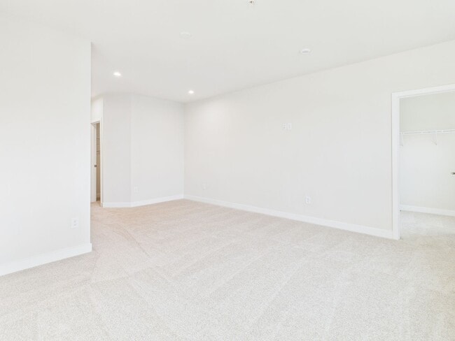 Building Photo - 8029 Lake Laurel Ln