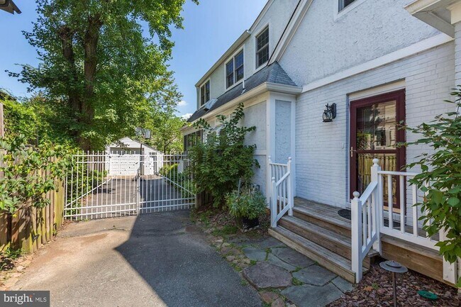 Building Photo - 5119 Manning Dr