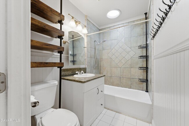 Building Photo - 13237 E Ave W 8