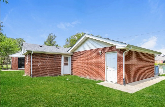 Building Photo - 9921 Harnew Rd E