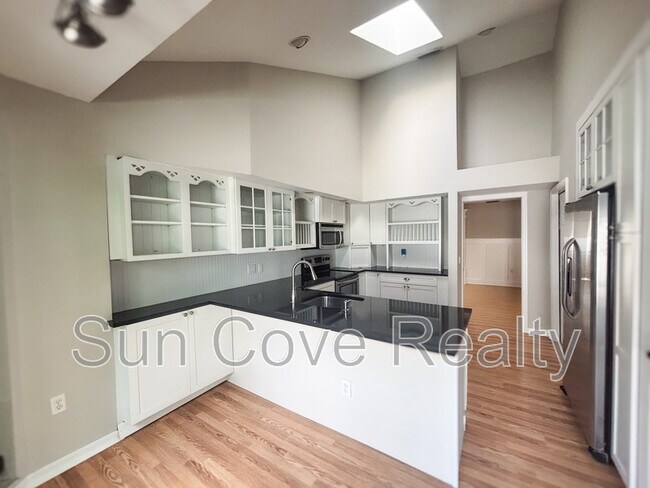 Building Photo - 4494 Ascot Cir N