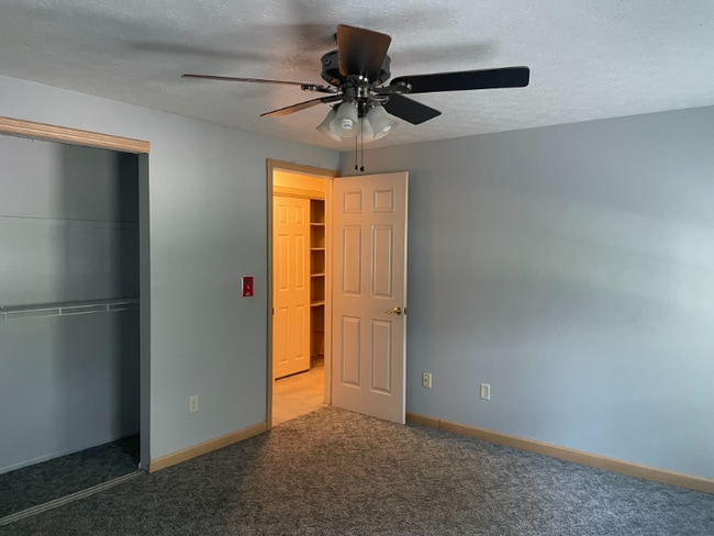 Building Photo - 3211 Creston Ct