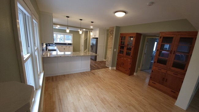 Building Photo - 424 11th St