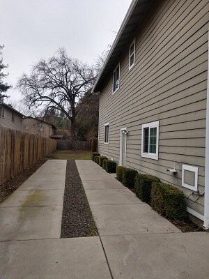 Building Photo - 1407 N Cherry St