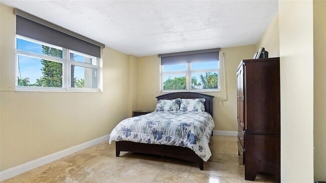 Building Photo - 4250 Galt Ocean Dr