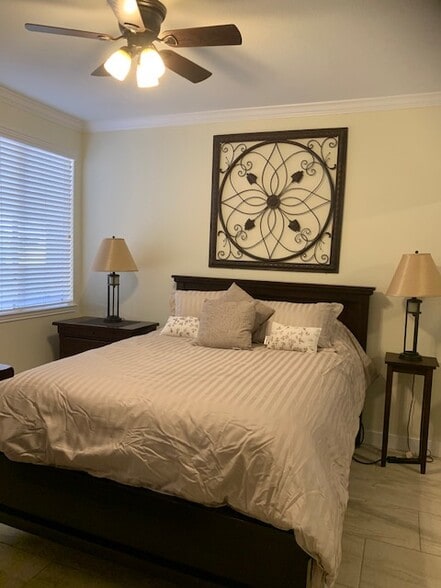 Bedroom w/ queen bed - 7009 E Acoma Dr