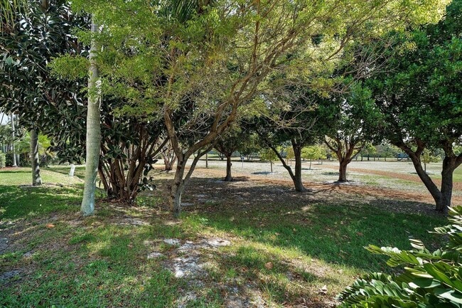 Building Photo - 860 Bella Vista Ct S