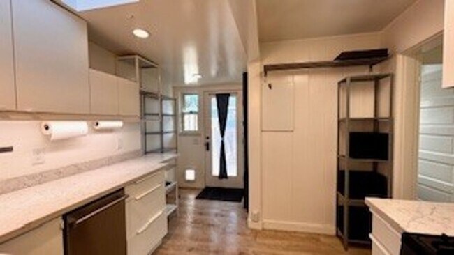 Building Photo - Classic Santa Cruz Beach Bungalow Near Harbor & Seabright Beach