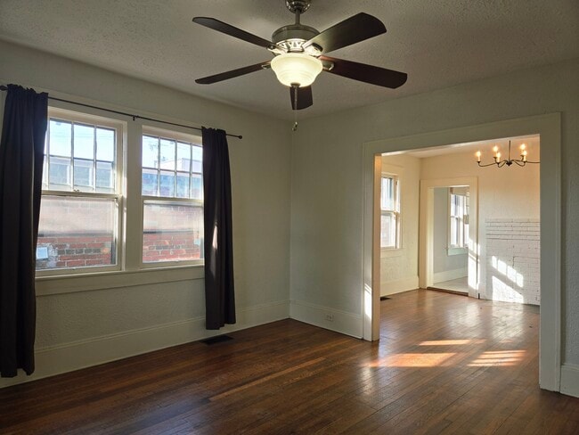 Building Photo - 12 E Chestnut St