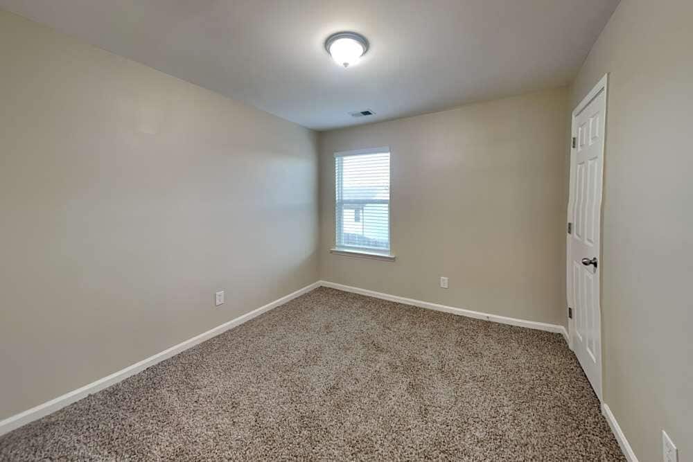 Building Photo - 935 Donington Cir SE