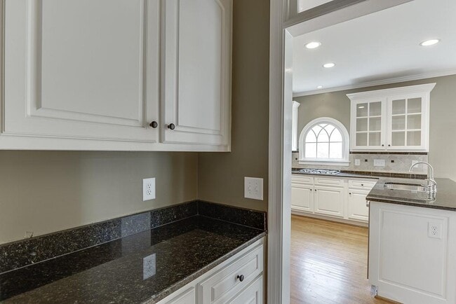 Building Photo - 2885 Towne Village Dr NW