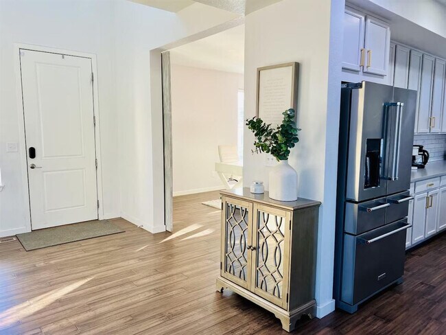 Building Photo - 15557 W 95th Ave