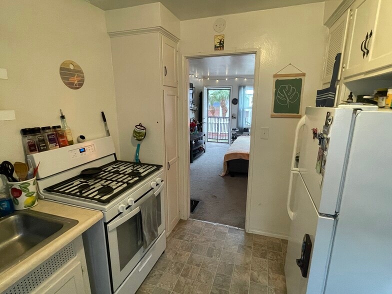 Building Photo - 4982 Cape May Ave