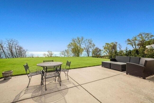 Building Photo - 12650 N Lake Shore Dr