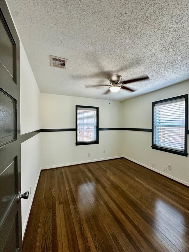 Building Photo - 813 Waverly St