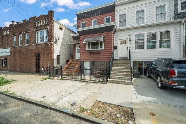 Building Photo - 138 North St