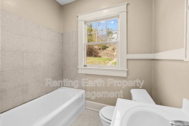 Building Photo - 1420 47th St Ensley