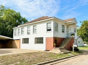 Building Photo - 605 Runnels Ave