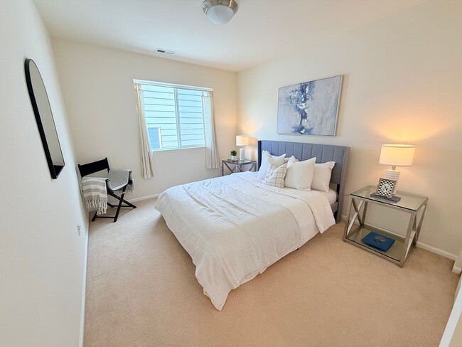 Building Photo - For Rent – Bright & Spacious Home with Bonus Room
